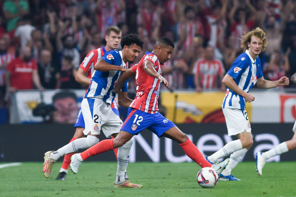 国米vs利物浦：萨拉赫缺阵，劳塔罗、阿坎吉、伊萨克首发（国米对阵利物浦：萨拉赫无缘出战，劳塔罗、阿坎吉、伊萨克领衔首发）