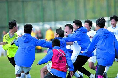 巴萨队长因心理危机或告别诺坎普，关键战屡失误后彻底扛不住了？（关键战频频失误，巴萨队长疑陷心理困境，或将告别诺坎普？）