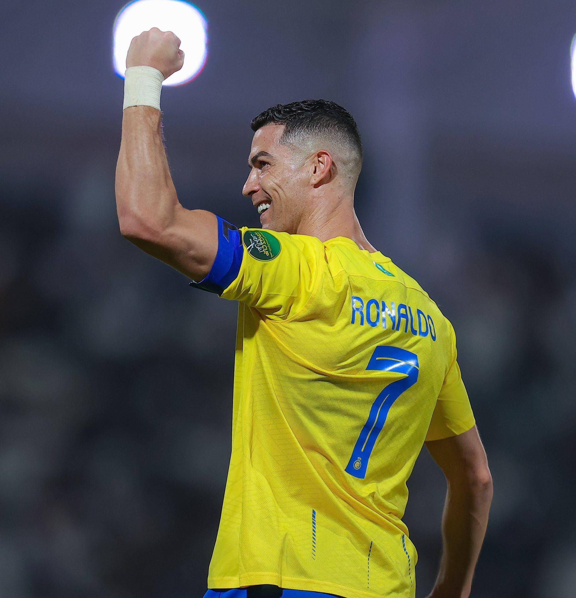 记者：多队关注赫塔16岁中场艾希霍恩，球员解约金1000-1200万（记者：多家球队有意赫塔16岁中场艾希霍恩，解约金约1000-1200万）