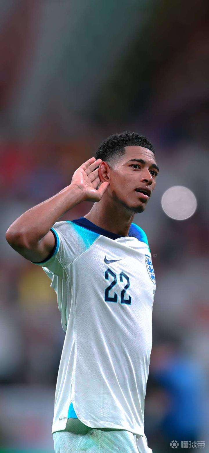 伤愈复出，阿方索-戴维斯时隔262天再度为拜仁出战（伤愈回归，阿方索-戴维斯阔别262天再披拜仁战袍）