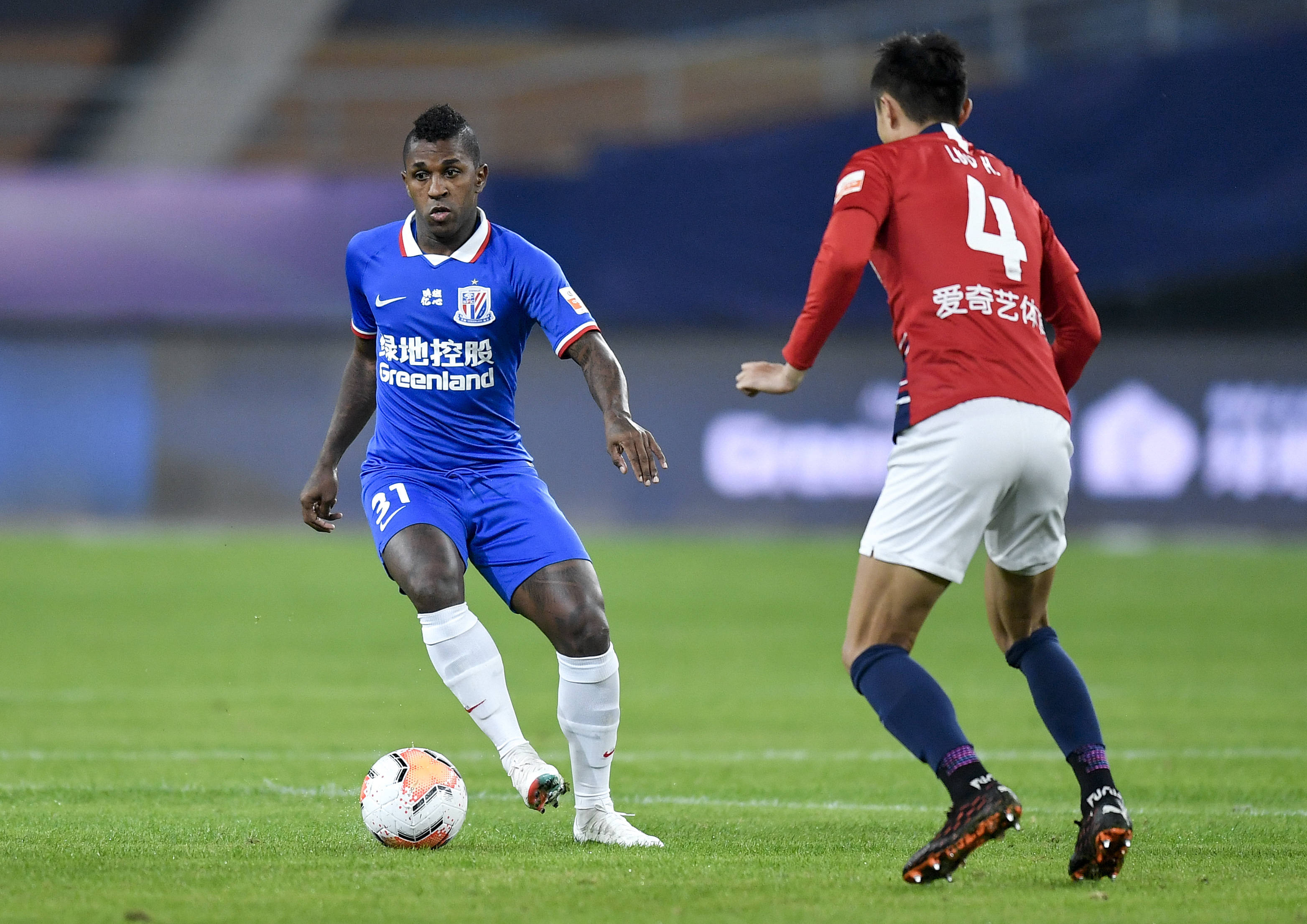 帕潘夸赞吉鲁：他不仅能进球还能防守，甚至还能客串门将（帕潘盛赞吉鲁：能攻善守，必要时还能客串门将）