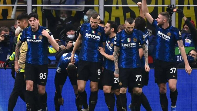 法尔克：拜仁计划明年夏天开启中国行，踢两场友谊赛（法尔克称拜仁计划明夏访华，安排两场热身赛）