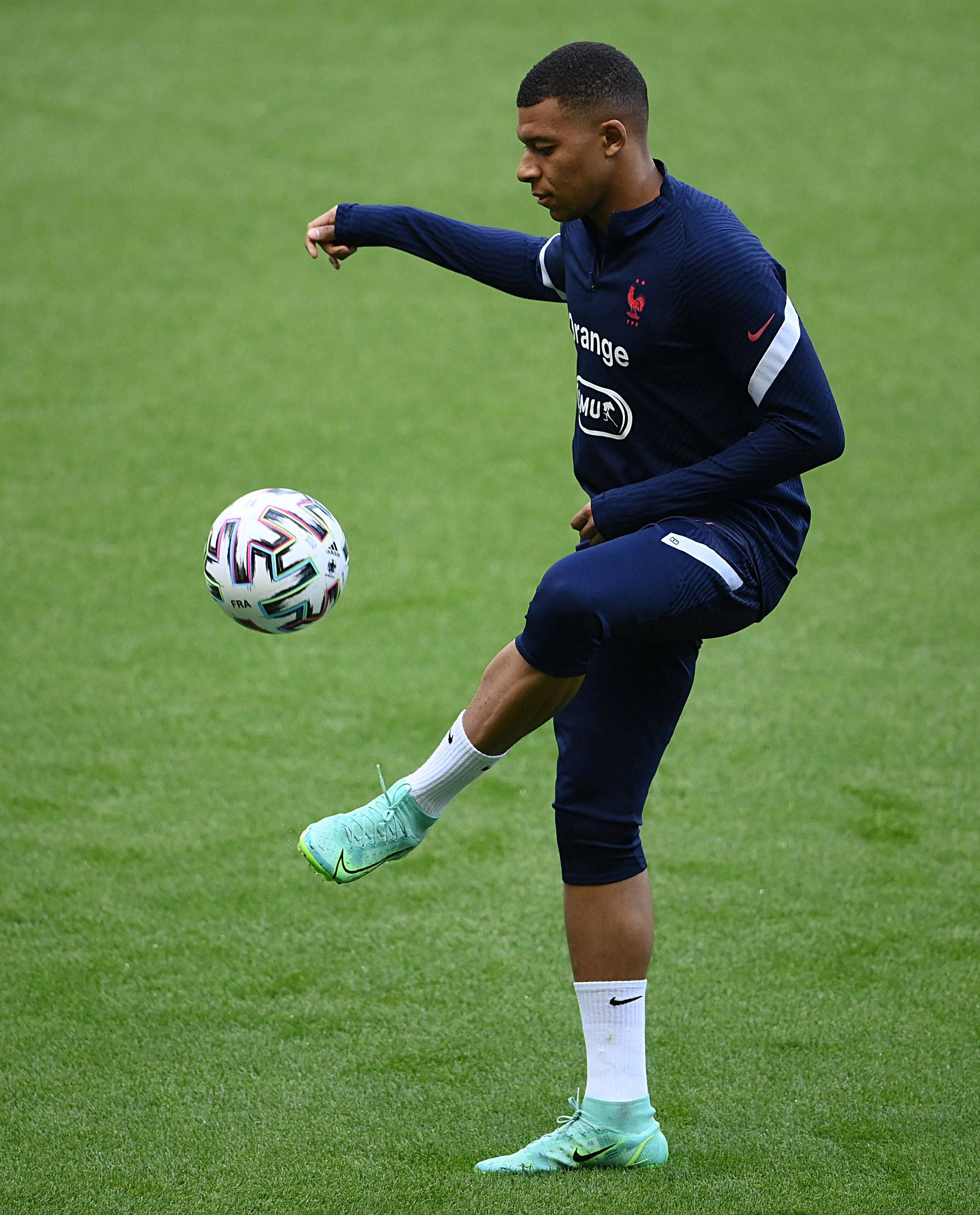 鲁媒：山东队4外援出征武汉，依木兰、陈泽仕已提前抵达（鲁媒：山东队四外援奔赴武汉，依木兰、陈泽仕已先行抵达）