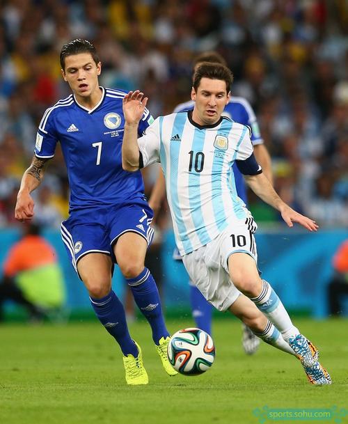 深圳新鹏城公告：向香港大埔火灾事故罹难者致以最深切的哀悼（深圳新鹏城发布公告：深切悼念香港大埔火灾遇难者）