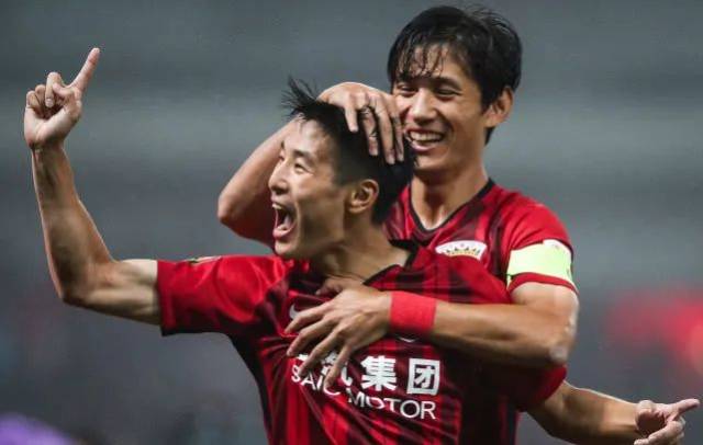 美记：字母哥今年夏天向队友透露，自己已接近转会尼克斯（美媒：字母哥今夏曾告知队友，自己距离转投尼克斯仅一步之遥）