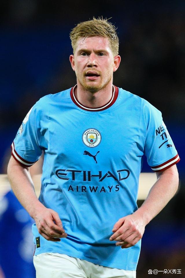 名记：字母最近向队友强调专注篮球的重要性，别被外界声音干扰（名记：字母哥近日提醒队友把心思放在篮球上，勿被外界杂音分心）