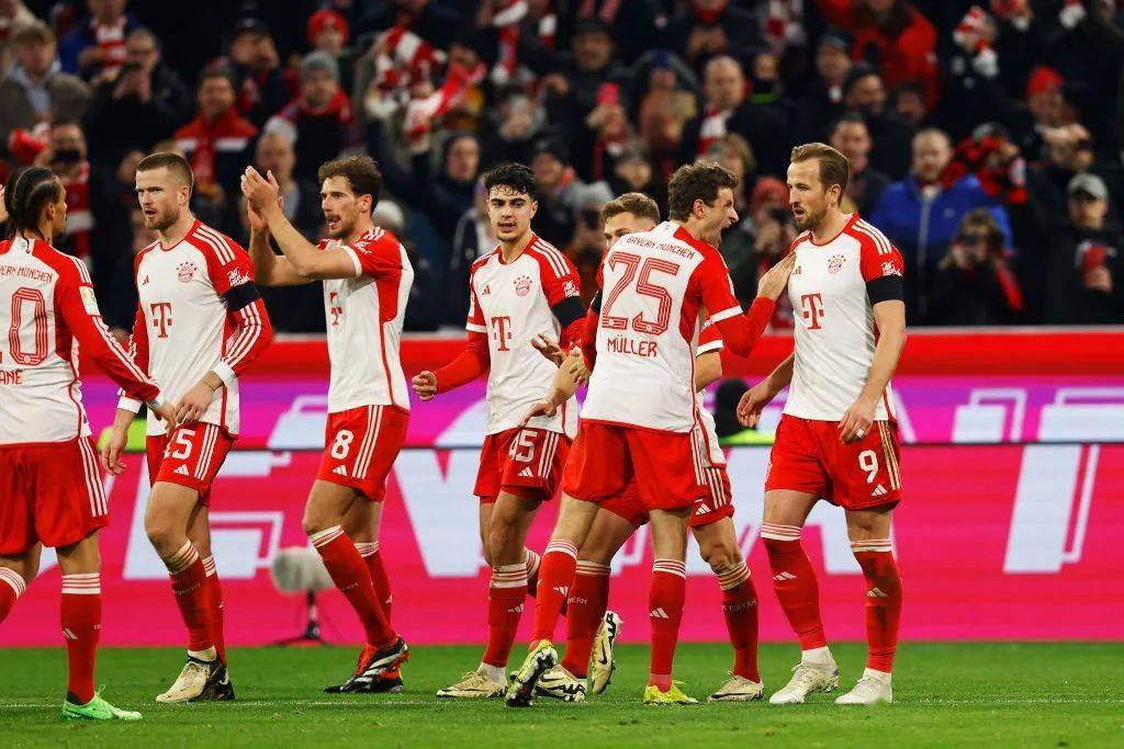 拉卡泽特回到酋长球场，观看并解说枪手对阵拜仁的比赛（拉卡泽特重返酋长，现场解说阿森纳大战拜仁）