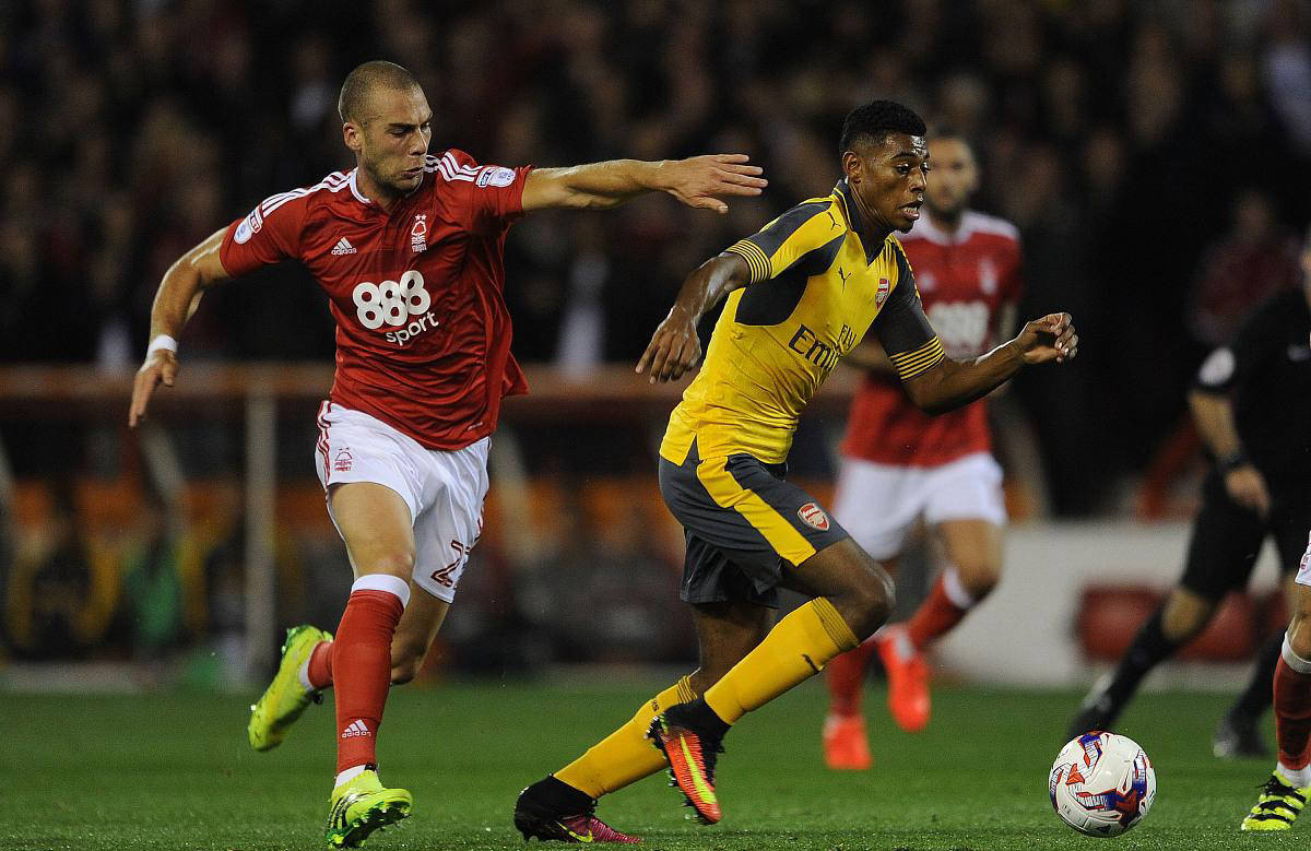 辽超总决赛：大连队4-0本溪队夺冠，王宏有、王跃皓分别双响（辽超总决赛大连4-0完胜本溪捧杯 王宏有与王跃皓各梅开二度）